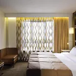 塞尔吉蓬图瓦兹中心美居酒店 4* 塞尔吉