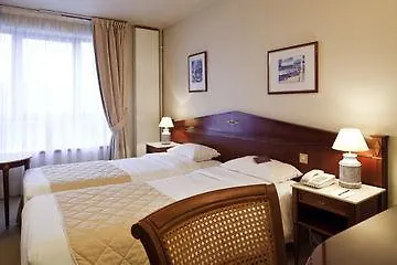 Mercure Pontoise Centre מלון