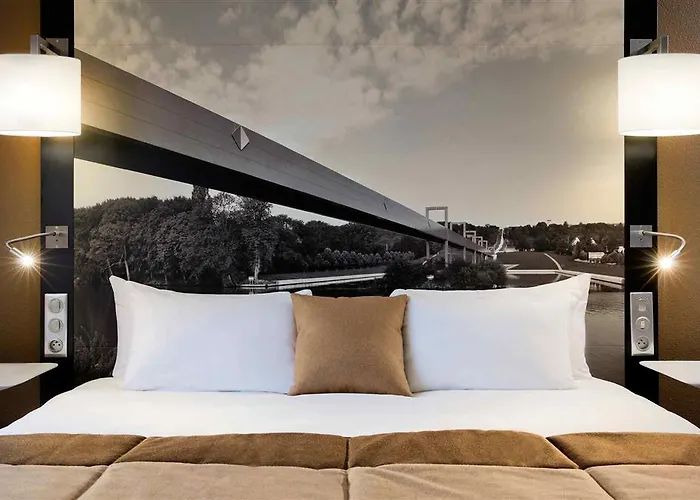 Mercure Pontoise Centre 4* 세르지